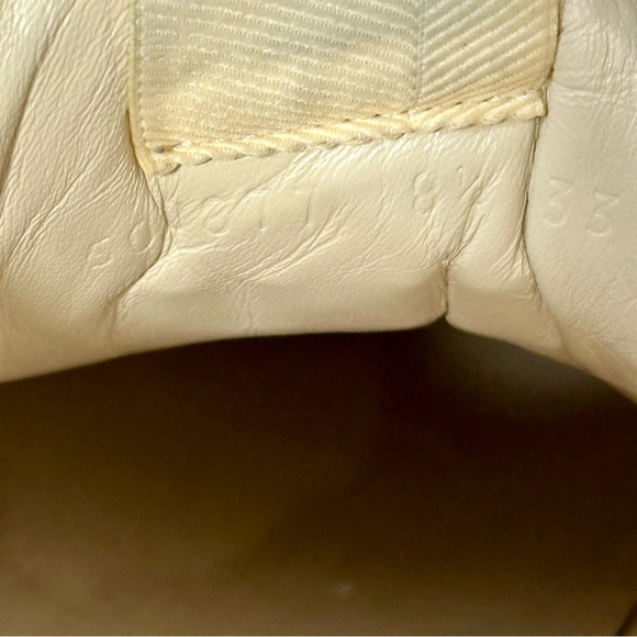 Gucci Unisex Rhyton Vintage Logo Oversized Leather Sneakers - Picture 9 of 9